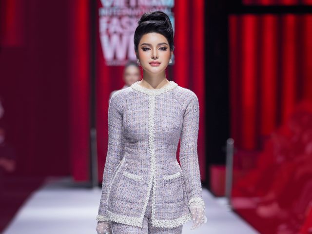 Giải trí - Hé lộ danh tính “ngọc nữ” chơi lớn phát hành 15 MV trong 1 năm