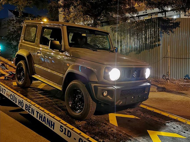 Suzuki Jimny "lột xác" thành Mercedes-Benz G-Class chỉ với 132 triệu đồng - 9