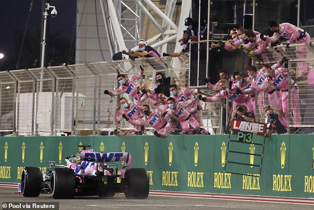 Sergio Perez về nhất trong sự reo hò của đội đua&nbsp;Racing Point