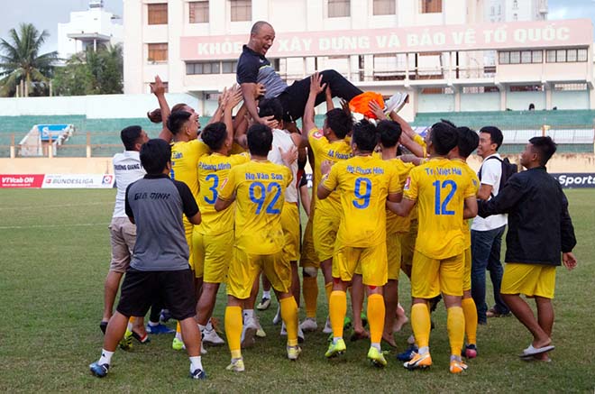 Bi hài bóng đá Việt: CLB Gia Định xin xuống hạng sau 21 ngày lên hạng Nhất - 1