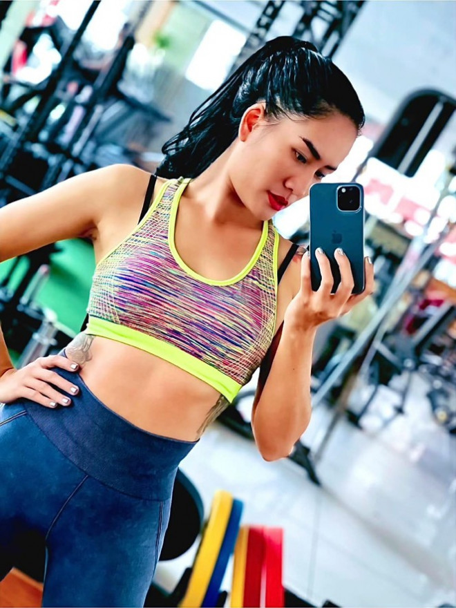 Lan Phương khoe nhan sắc thăng hạng sau 2 năm hạnh phúc bên chồng Tây - 7