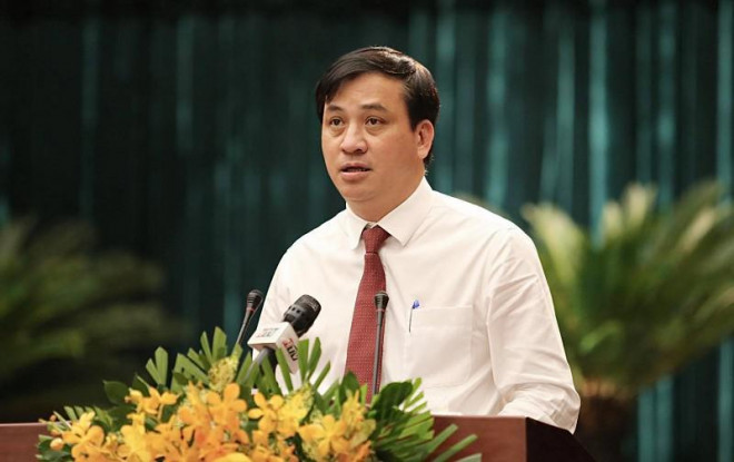 Ông Lê Hòa Bình, Giám đốc Sở Xây dựng trình bày chương trình hành động. Ảnh: HOÀNG GIANG