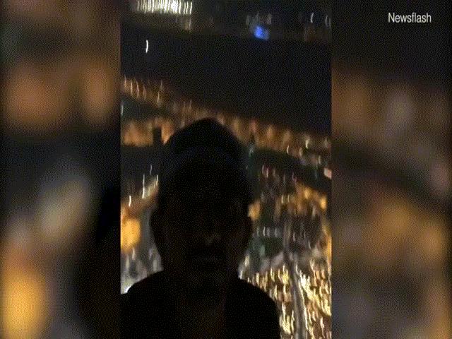 Phi thường - kỳ quặc - Video: Thái tử Dubai trải nghiệm cảm giác đứng trên đỉnh tòa nhà cao nhất thế giới