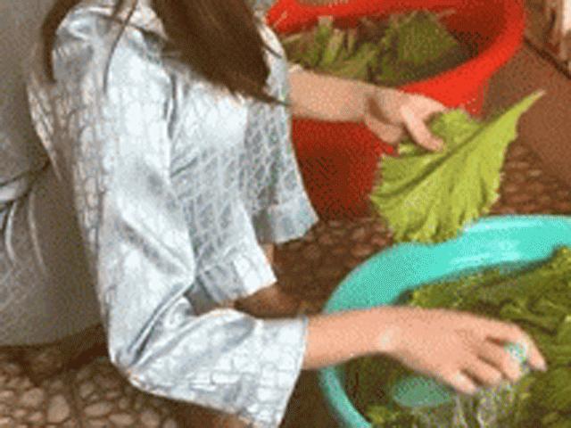 Bạn trẻ - Cuộc sống - Thấy vợ sắp cưới lấy bàn chải để chà rau, chàng trai hoảng hốt muốn "quay dép"