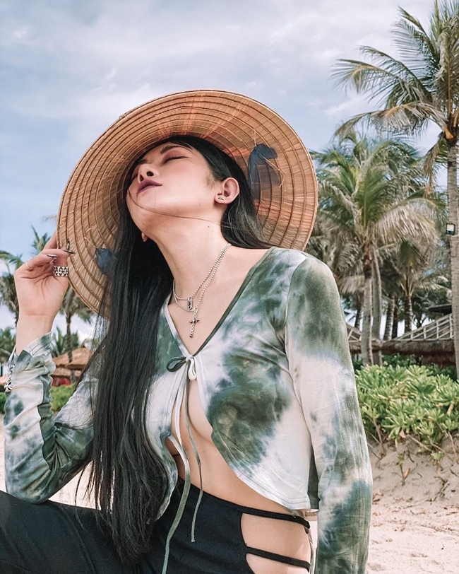Mai Sương hiện tại sinh sống và kinh doanh thời trang ở Hà Nội.
