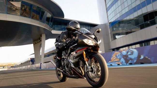 Daytona Moto2 là chiếc xe thương mại đầu tiên nhận được giấy chứng nhận đạt chuẩn Moto2 bởi đơn vị tổ chức các giải đua danh giá Dona Sport
