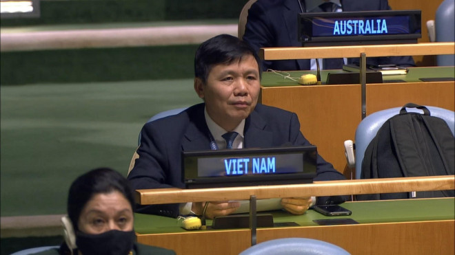 Đại sứ Đặng Đình Quý phát biểu tại cuộc họp của Đại hội đồng Liên Hiệp Quốc thông qua Nghị quyết “Ngày Quốc tế sẵn sàng chống dịch bệnh” Ảnh: TTXVN