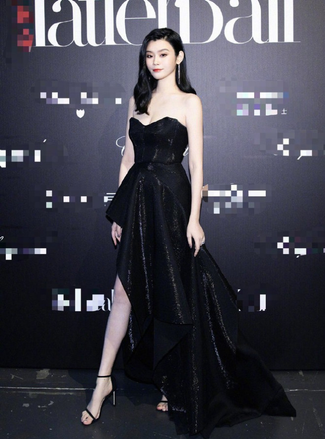 Người mẫu Victoria's Secret Ming Xi thả dáng 'gái một con' nóng bỏng sau sinh - 10