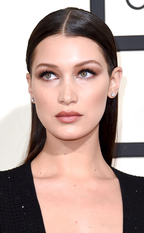 Những phong cách chỉ màu đen làm nên tên tuổi của Bella Hadid - 8