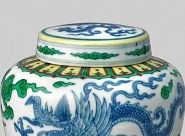 Đây là tác phẩm điển hình cho nghệ thuật gốm Trung Quốc cách đây hơn 300 năm. 
