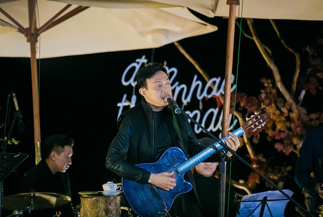 Cuối tháng 11, Chí Tài vẫn có mặt tại Đà Lạt tham gia một show diễn. Ông đánh guitar, thể hiện nhạc phẩm "Em ở đâu" - một sáng tác của chính mình.
