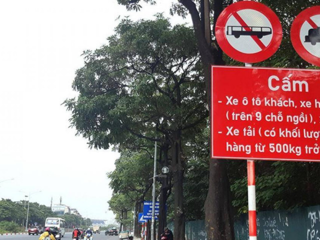 Tin tức trong ngày - Hà Nội: Tài xế bức xúc vì chặng đua F1 hủy nhưng biển cấm vẫn còn