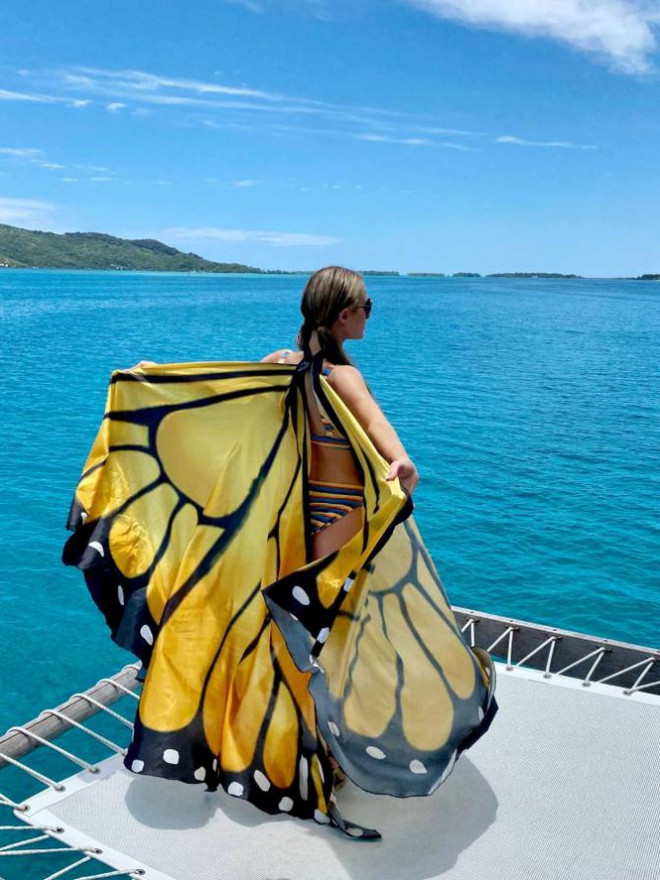 Ảnh bikini siêu gợi cảm của Paris Hilton ở đảo thiên đường - 11