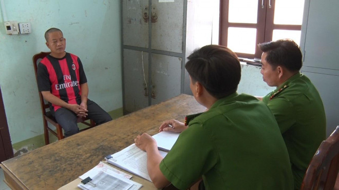 Nguyễn Thanh Quân tại cơ quan công an. Ảnh: Văn Vũ