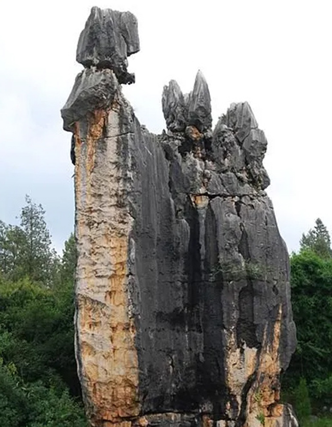 Ashima, Shilin Yunnan (Trung Quốc): Hệ tầng đá vôi này là một phần của Rừng Đá, trải rộng khoảng 400 km vuông ở huyện Lunan (tỉnh Vân Nam), có vô số thành tạo đá với nhiều hình dạng khác nhau.

