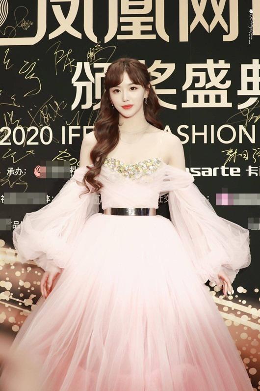 "Visual công chúa" của Khổng Tuyết Nhi lấn át dàn mỹ nhân Hoa ngữ trên thảm đỏ - 1