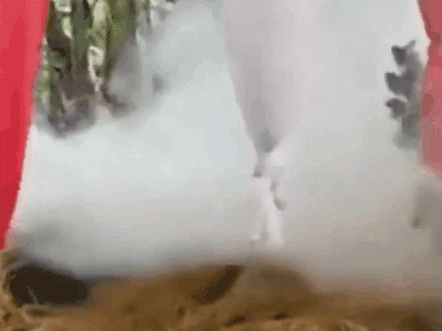 Bạn trẻ - Cuộc sống - Cay cú vì người yêu cũ đi lấy chồng, thanh niên đốt rạp cưới khiến 2 họ nháo nhào bỏ chạy