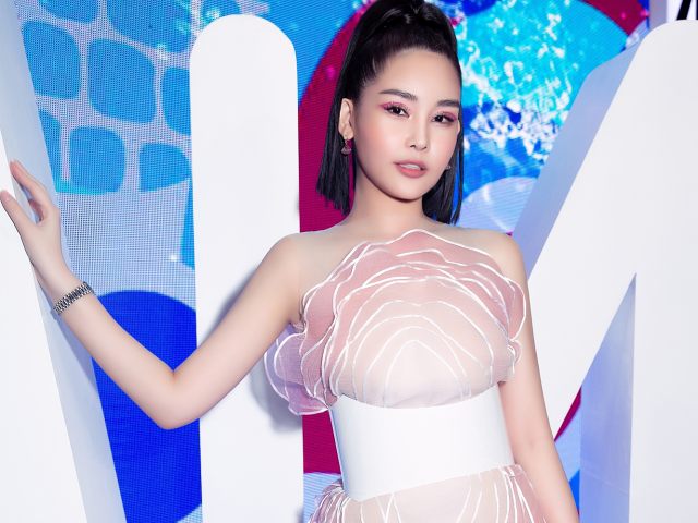 Làm đẹp - Hết bị nghi "lộ hàng", giảng viên Lê Âu Ngân Anh bị đồn phẫu thuật hỏng vì không cười