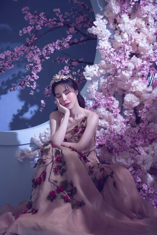 Theo cô, sức khoẻ chính là cội nguồn của vẻ đẹp. Hơn nữa với kiến thức sâu về chuyên môn về chăm sóc da, cô có những liệu pháp làm đẹp khoa học, giúp làn da luôn trắng mịn.