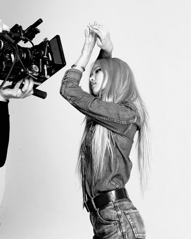 Ảnh hậu trường quảng cáo của Rosé BLACKPINK có gì đặc biệt mà được khen hơn cả ảnh chính? - 1