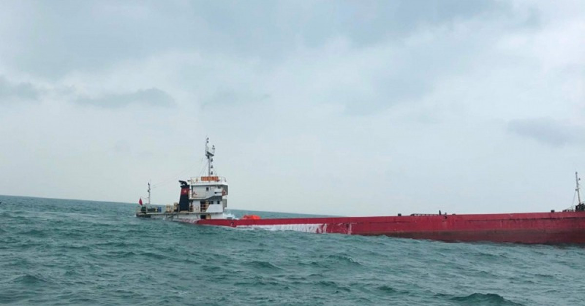 Tin tức trong ngày - Đâm vào đảo Con Rùa, 1 tàu hàng Hải Phòng bị chìm