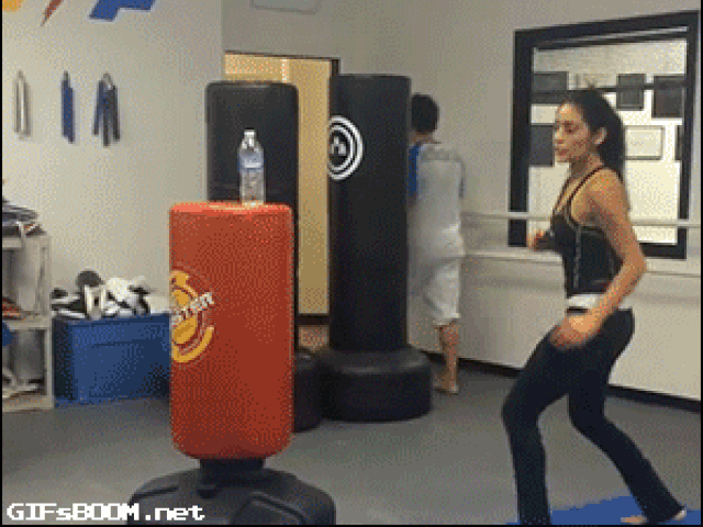 Khi người đẹp khiến các quý ông phải... dè chừng