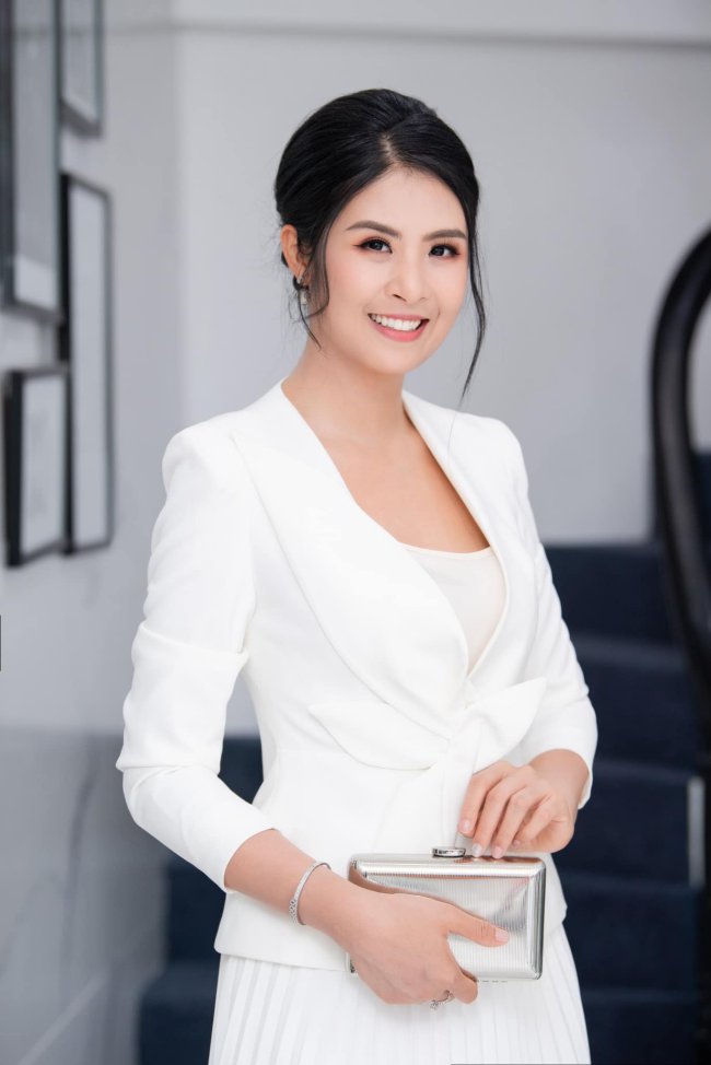 Sau 10 năm đăng quang Hoa hậu Việt Nam, Ngọc Hân hiện đã gây dựng cho mình chỗ đứng vững chắc trong Vbiz và sự nghiệp kinh doanh ổn định. Có thể nói suốt 1 thập kỷ được khán giả biết tới, Ngọc Hân luôn xây dựng hình ảnh nàng hậu sạch, không scandal.
