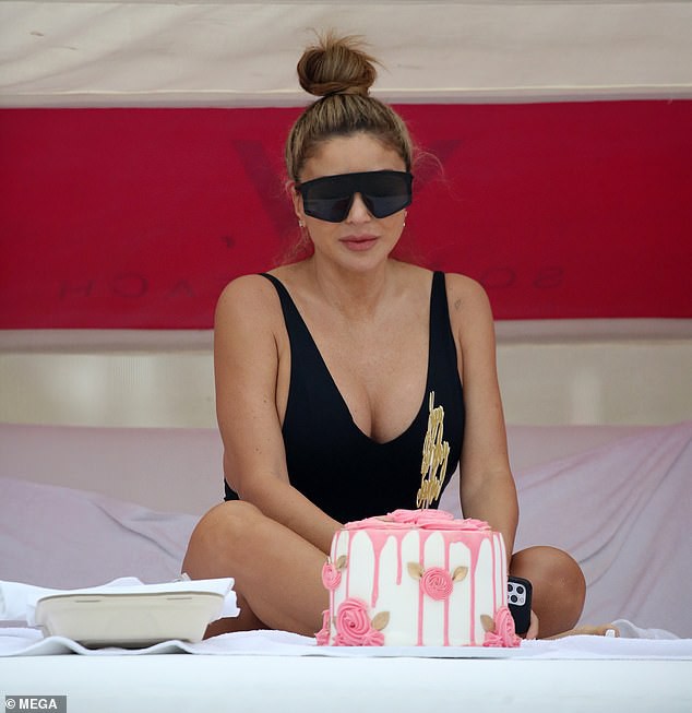 Larsa Pippen cực nóng bỏng với áo tắm ở tuổi 46 gây ngưỡng mộ - 2