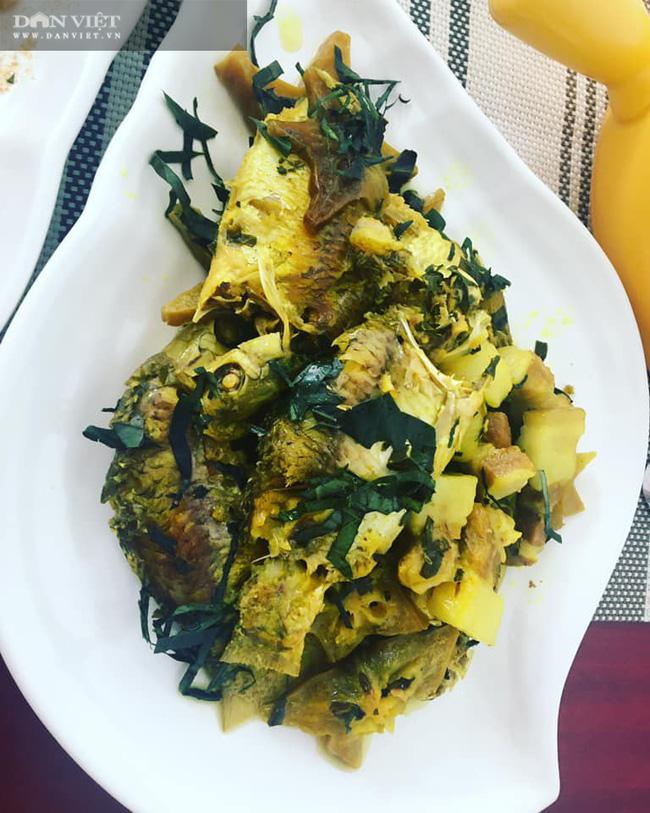 Món cá diếc kho khế nhừ tơi