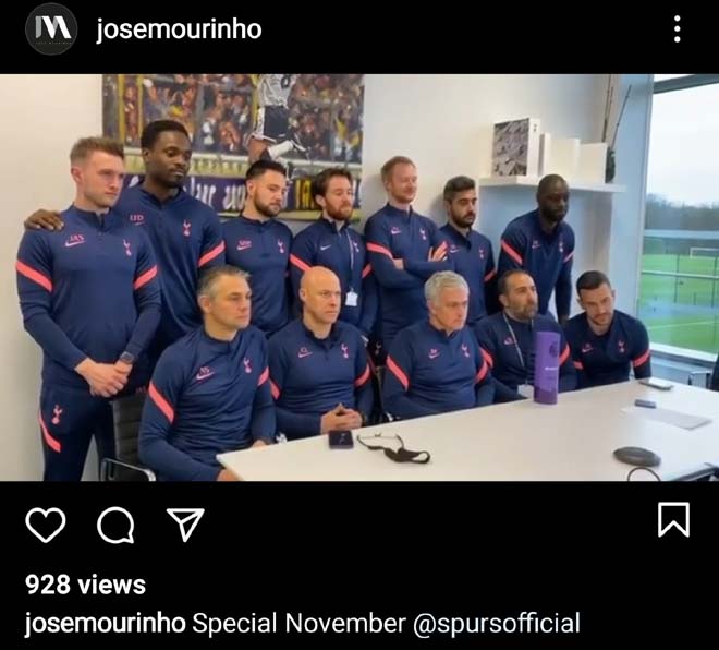 Màn khoe chiến tích của Mourinho trên Instagram