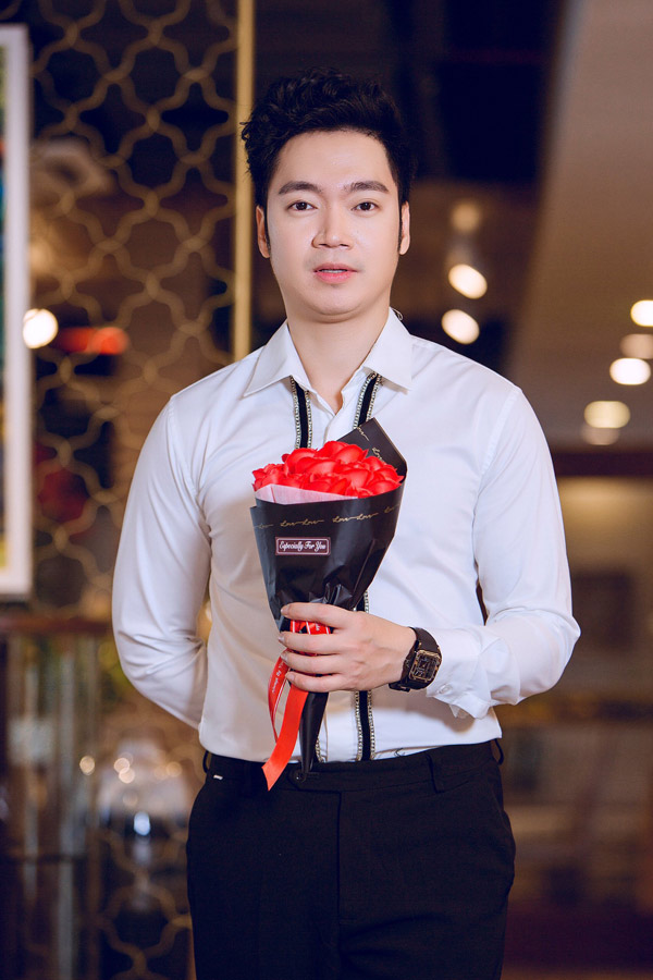 MC Đặng Quốc Anh: Chàng MC của VTV “lột xác” với hình ảnh điển trai chuẩn soái ca - 2