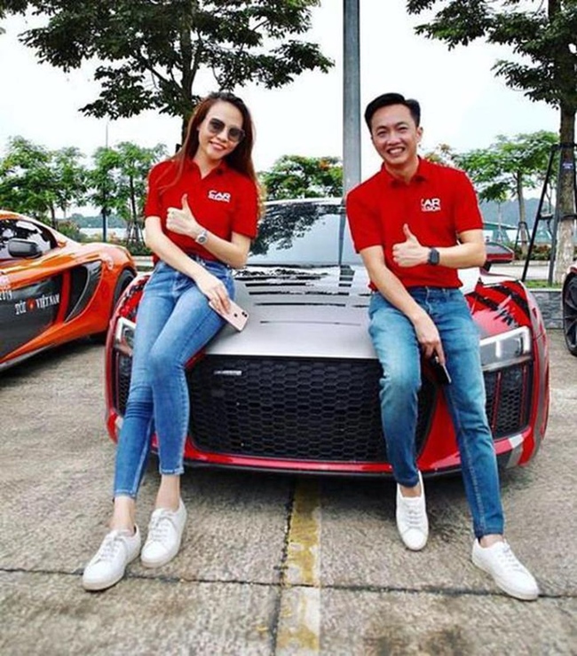 Chân dài 8X là người đẹp có niềm đam mê với siêu xe. Tại hành trình Car Passion 2019, Đàm Thu Trang thu hút sự chú ý khi xuất hiện cùng Cường Đô la. Được biết, cô là tay lái nữ duy nhất của đoàn.
