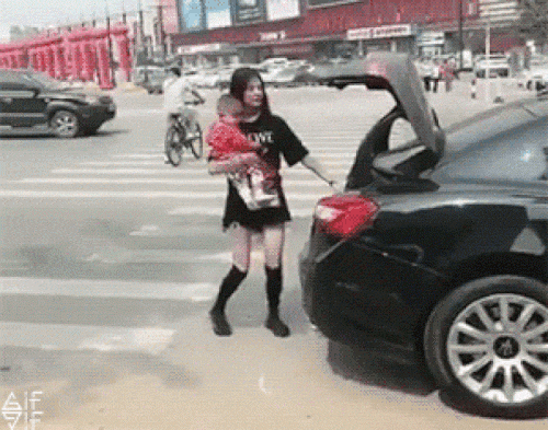 Khi người đẹp khiến các quý ông phải... dè chừng - 3