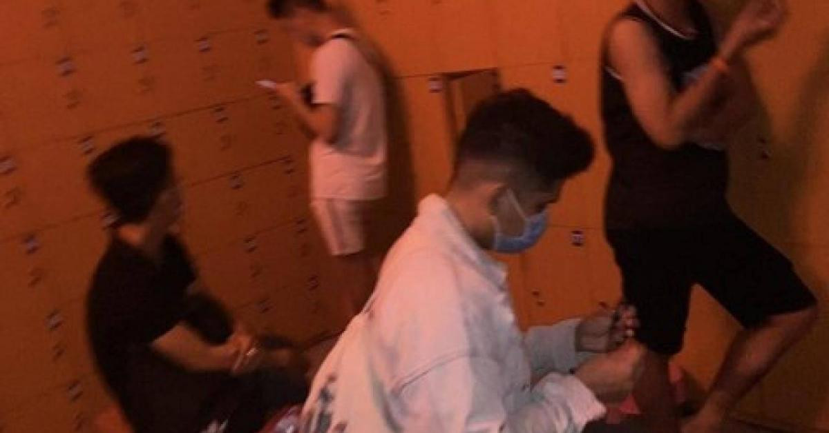 Pháp luật - Động mại dâm đồng tính ở TP.HCM vừa bị triệt phá hoạt động thế nào?