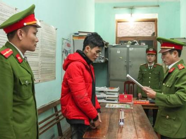 Tin tức trong ngày - Nam thanh niên 18 tuổi đi xe máy phóng nhanh, lạng lách tông bị thương cảnh sát