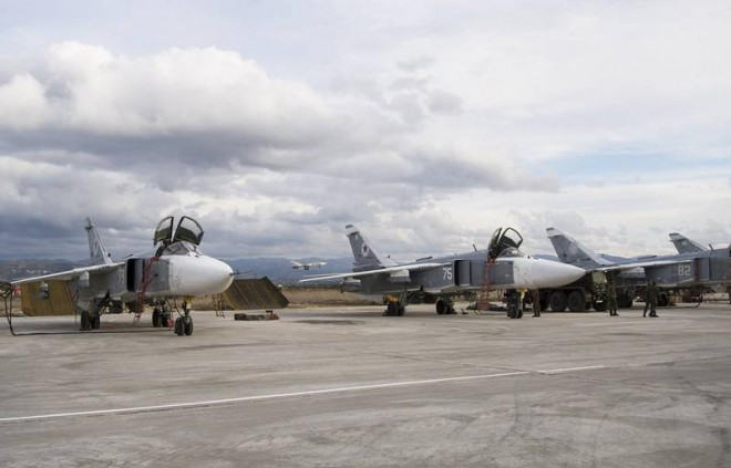 Oanh tạc cơ Su-24 của Nga. Ảnh: Vladimir Isachenkov/AP