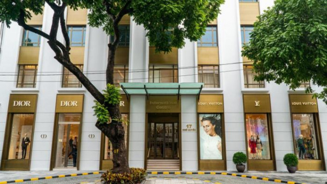 Cửa hàng mới của hai thương hiệu Louis Vuitton và Christian Dior khai trương trong tháng 11/2020 tại Hà Nội.