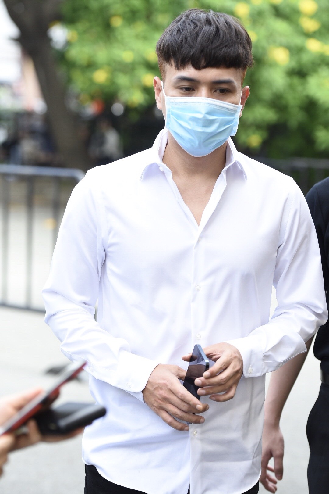 Hồ Quang Hiếu buồn bã đến lễ
viếng