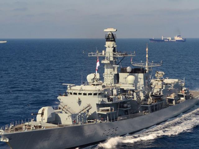 Thế giới - Anh dọa điều tàu chiến chĩa súng vào tàu Pháp