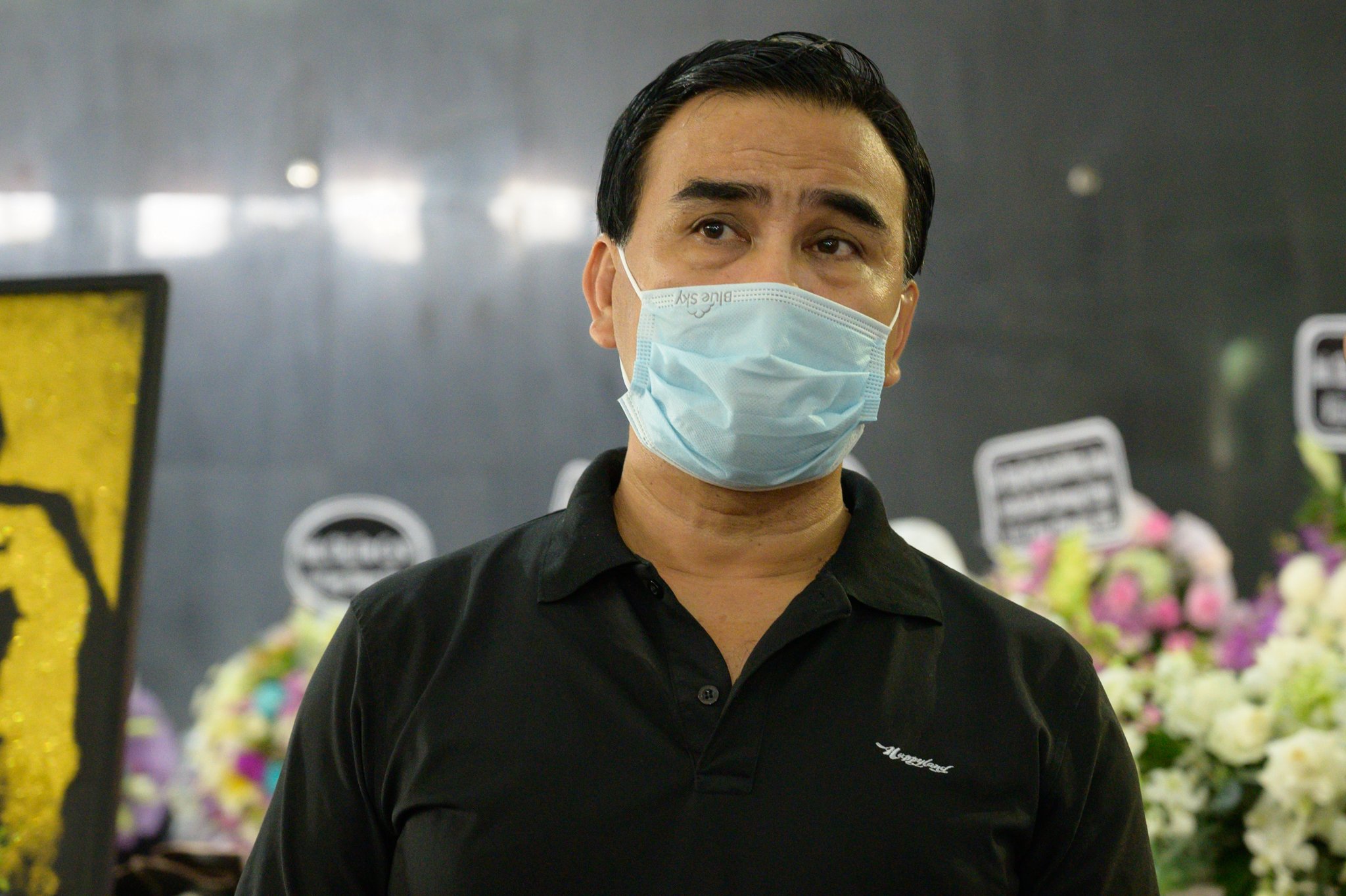 MC Quyền Linh đến viếng cố nghệ sĩ
Chí Tài. MC Quyền Linh từng dẫn dắt nhiều chương trình có Chí Tài
tham gia, anh đều mang đến nhiều tiếng cười cho khán giả. 