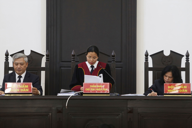 Vụ nâng khống giá máy xét nghiệm Covid-19: Nguyễn Nhật Cảm lĩnh 10 năm tù, 2 bị cáo được hưởng án treo - 1