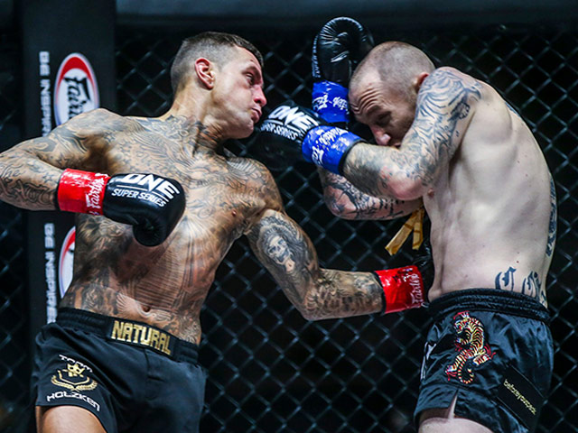 Thể thao - Tượng đài sống Kickboxing thế giới tung cú đấm “móc sườn” knock-out đối thủ