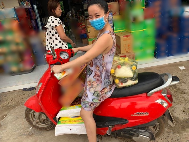 "Hoa hậu ăn chơi", Linh Miu đi xe máy vẫn chưa hot bằng vợ "thánh livestream" Lê Dương Bảo Lâm - 7