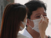 Giải trí - 100 bảo vệ giữ an ninh lễ viếng NS Chí Tài: Vợ chồng Trường Giang tựa vào nhau khóc nấc