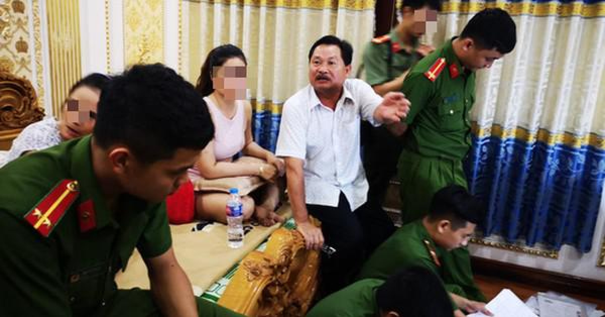 Pháp luật - Thông tin mới nhất vụ cha con chủ biệt thự dát vàng bị bắt ở Bà Rịa - Vũng Tàu