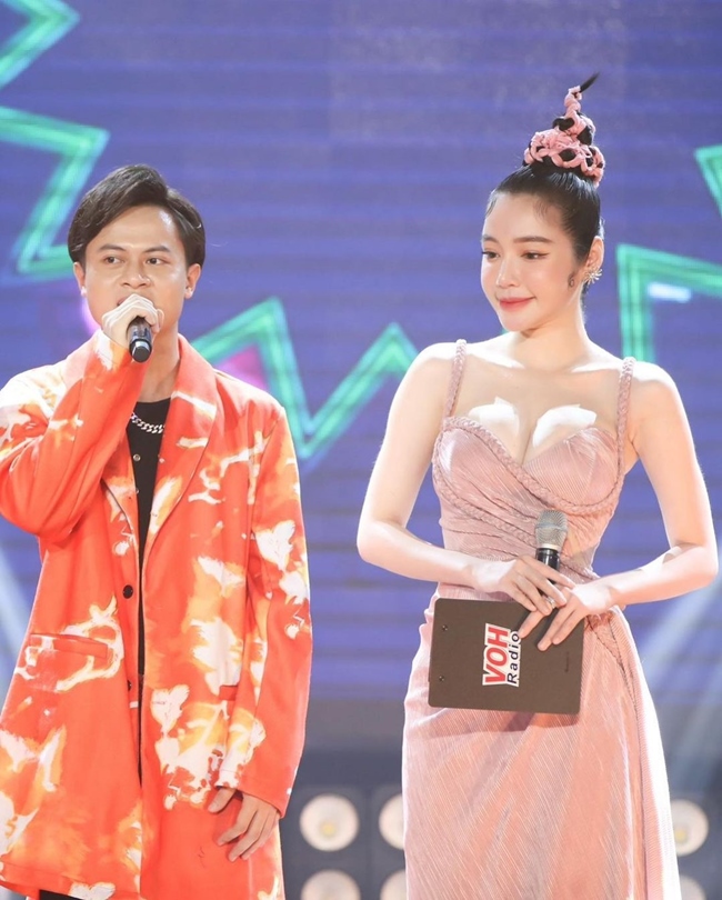 Hoàng Thùy Linh, bạn gái tin đồn Sơn Tùng bị &#34;dìm hàng nhan sắc&#34; trên truyền hình - 13