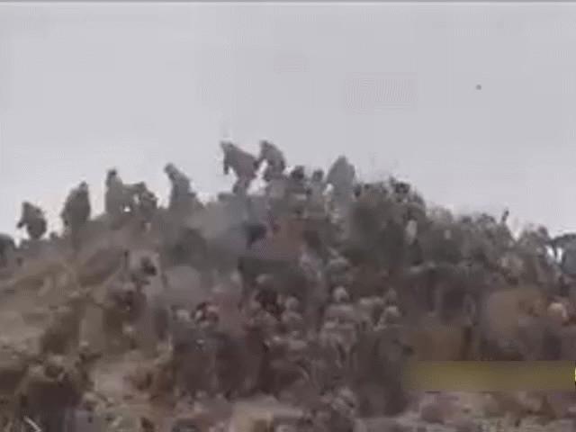 Thế giới - NÓNG nhất tuần: Video lính Trung Quốc và Ấn Độ ẩu đả dữ dội trên điểm cao?