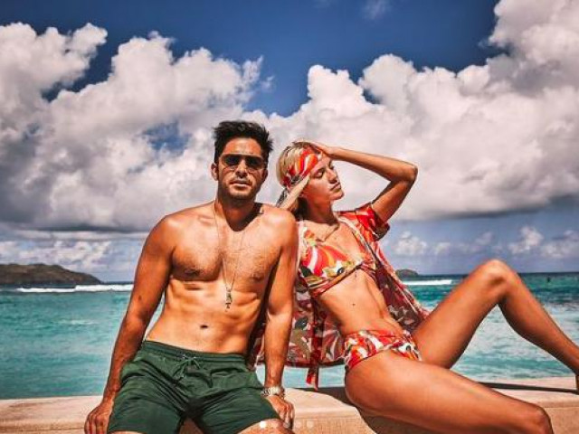 Làm đẹp - Devon Windsor mặc bikini thả dáng quyến rũ ngất ngây bên chồng