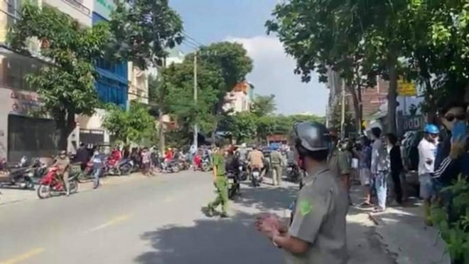 Hàng trăm người tập trung trước phòng gym tìm người xúc phạm cố nghệ sĩ Chí Tài - 1