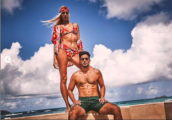 Devon Windsor mặc bikini thả dáng quyến rũ ngất ngây bên chồng - 3